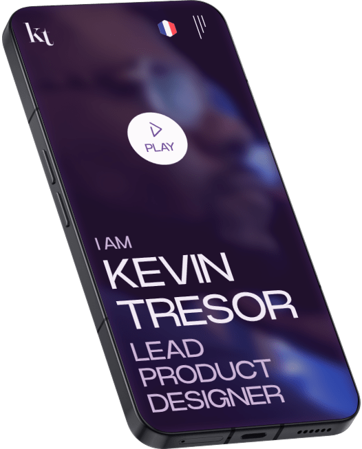 Page d’accueil du site vitrine de Kevin Trésor affichée sur mobile, vue inclinée